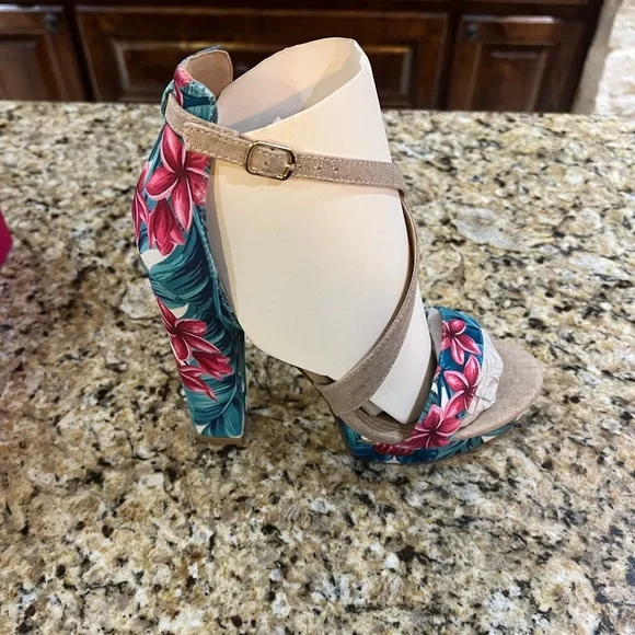 New - Natalia Strappy Block Heel in Teal and Pink - Picture 4 of 9